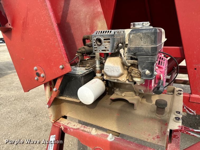 image for item NH9111 Feed Train 6000A seed tender