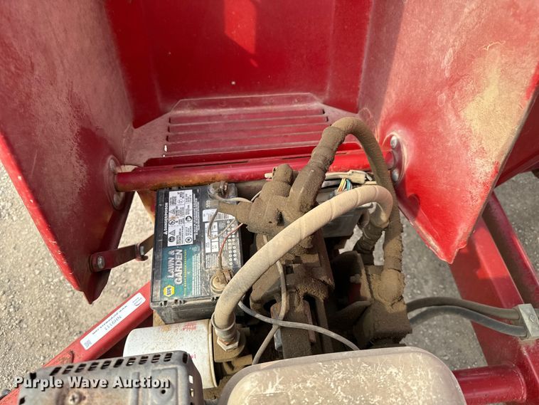 image for item NH9111 Feed Train 6000A seed tender