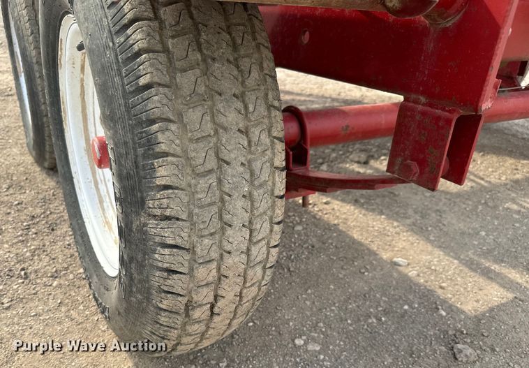 image for item NH9111 Feed Train 6000A seed tender