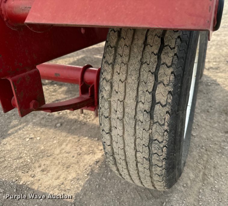 image for item NH9111 Feed Train 6000A seed tender