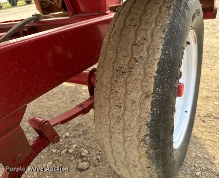 image for item NH9111 Feed Train 6000A seed tender