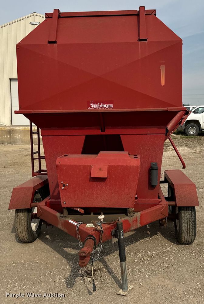 image for item NH9112 Feed Train 6000A seed tender