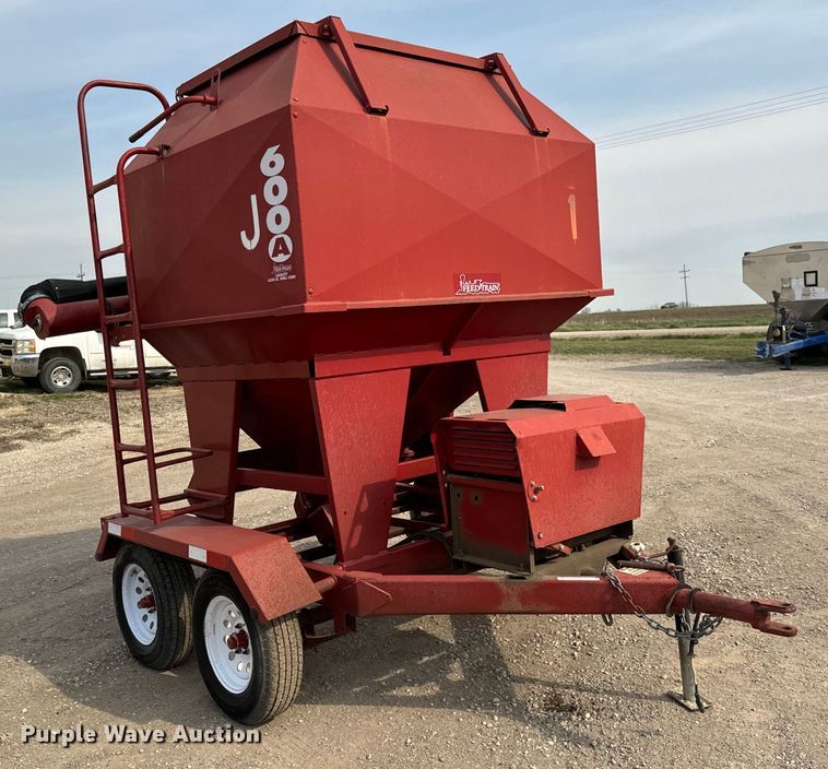 image for item NH9112 Feed Train 6000A seed tender