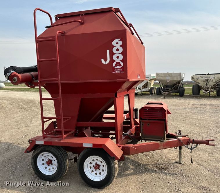 image for item NH9112 Feed Train 6000A seed tender