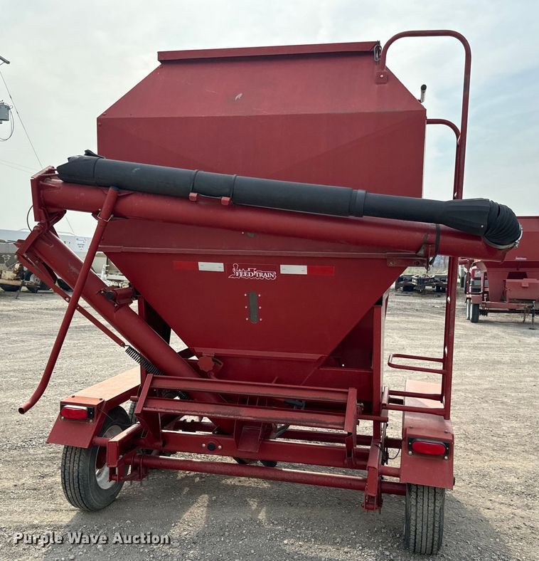 image for item NH9112 Feed Train 6000A seed tender