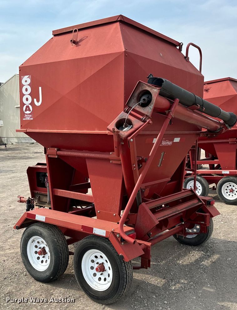 image for item NH9112 Feed Train 6000A seed tender