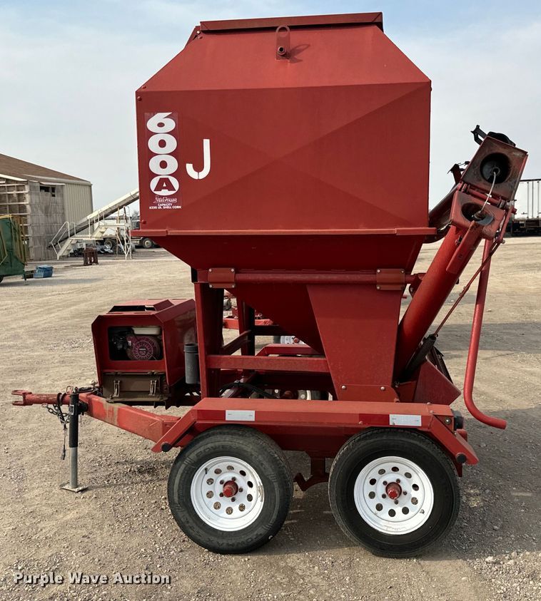 image for item NH9112 Feed Train 6000A seed tender