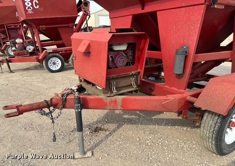 image for item NH9112 Feed Train 6000A seed tender