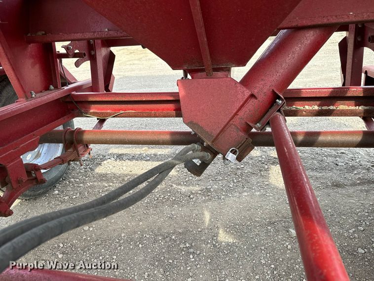 image for item NH9112 Feed Train 6000A seed tender