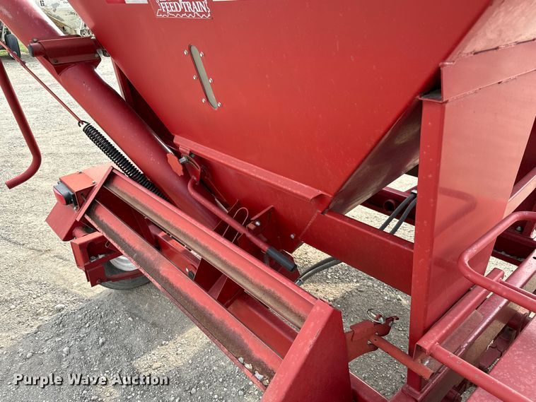 image for item NH9112 Feed Train 6000A seed tender