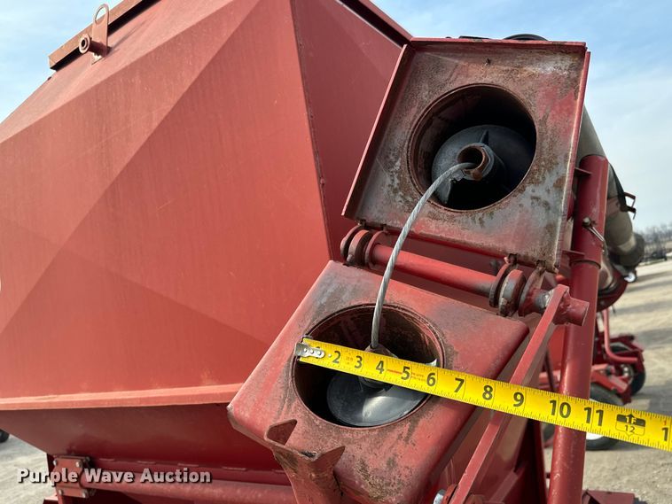 image for item NH9112 Feed Train 6000A seed tender