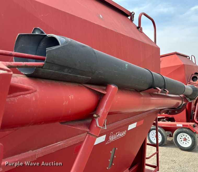 image for item NH9112 Feed Train 6000A seed tender