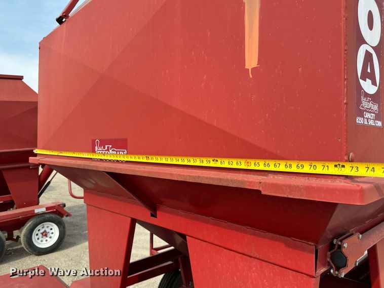 image for item NH9112 Feed Train 6000A seed tender