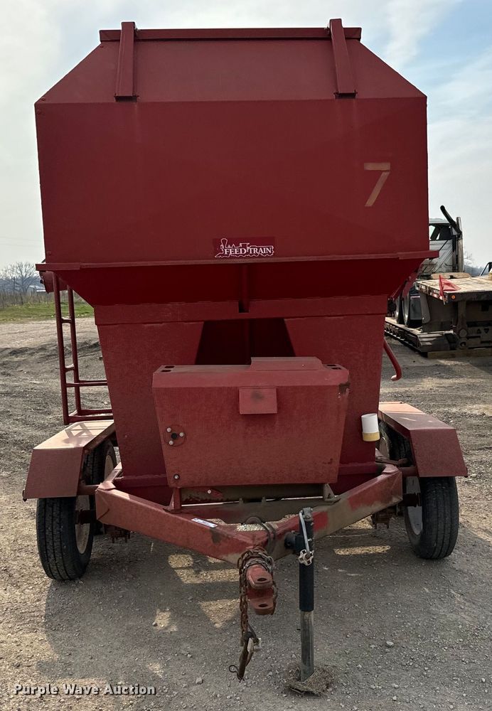 image for item NH9113 Feed Train  6000A seed tender