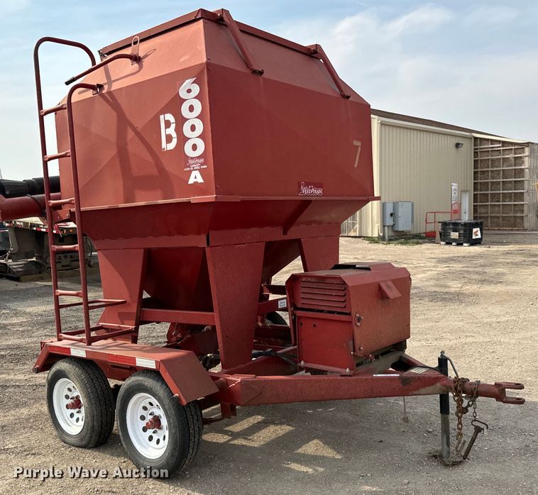 image for item NH9113 Feed Train  6000A seed tender