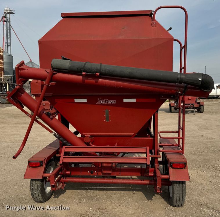 image for item NH9113 Feed Train  6000A seed tender