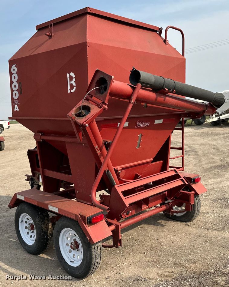 image for item NH9113 Feed Train  6000A seed tender