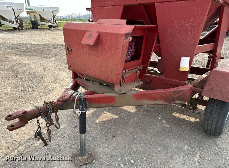 image for item NH9113 Feed Train  6000A seed tender