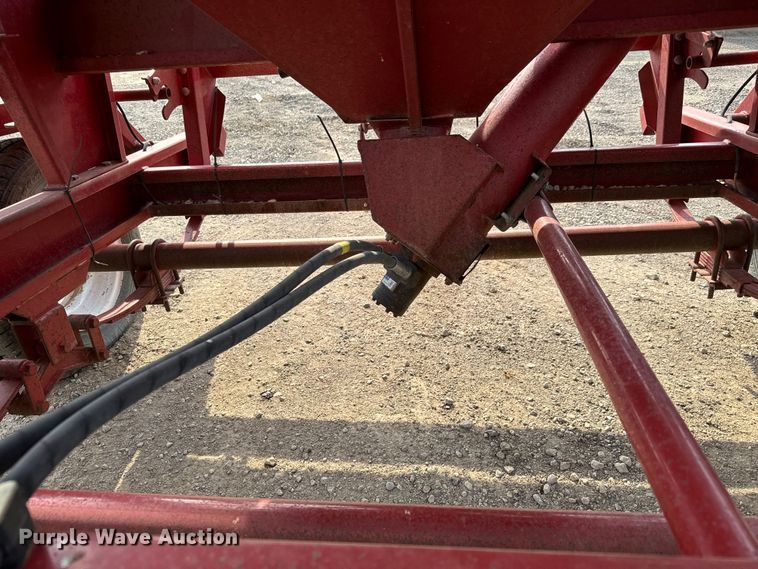 image for item NH9113 Feed Train  6000A seed tender