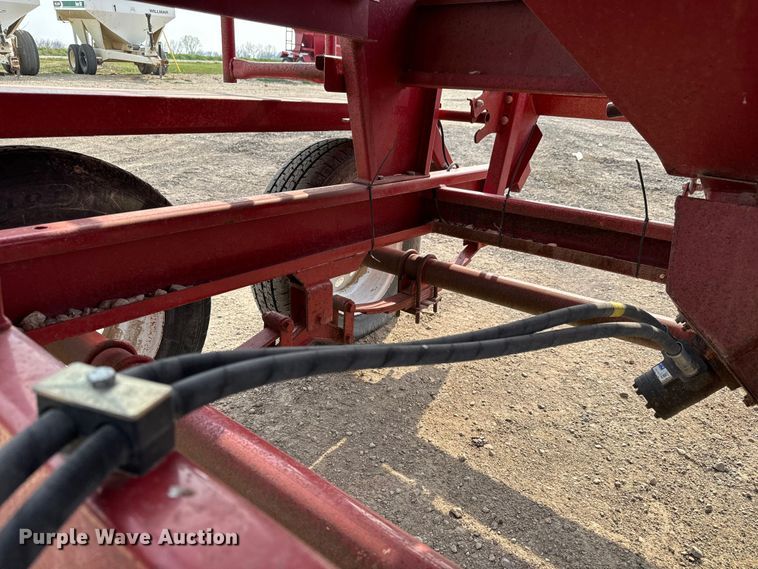 image for item NH9113 Feed Train  6000A seed tender