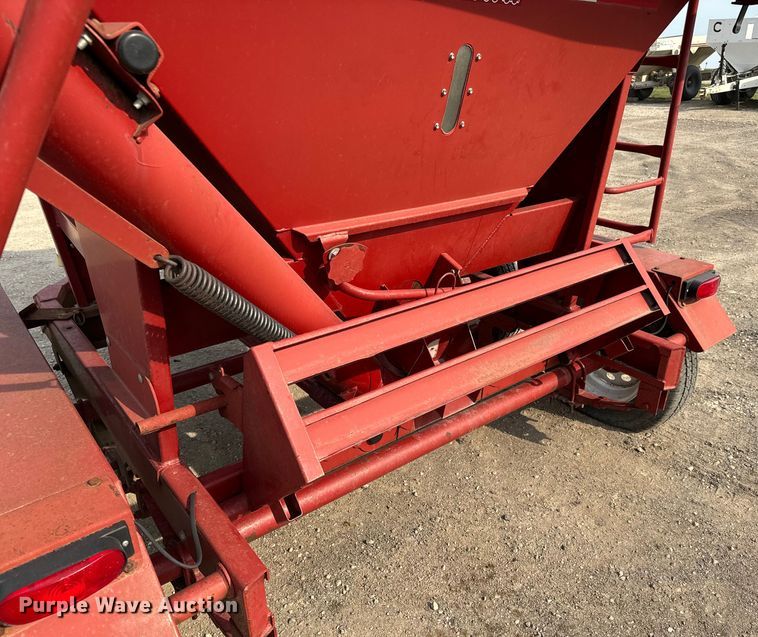 image for item NH9113 Feed Train  6000A seed tender