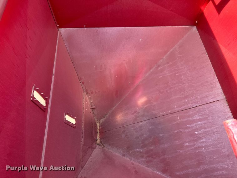 image for item NH9113 Feed Train  6000A seed tender