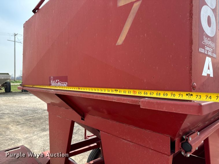 image for item NH9113 Feed Train  6000A seed tender