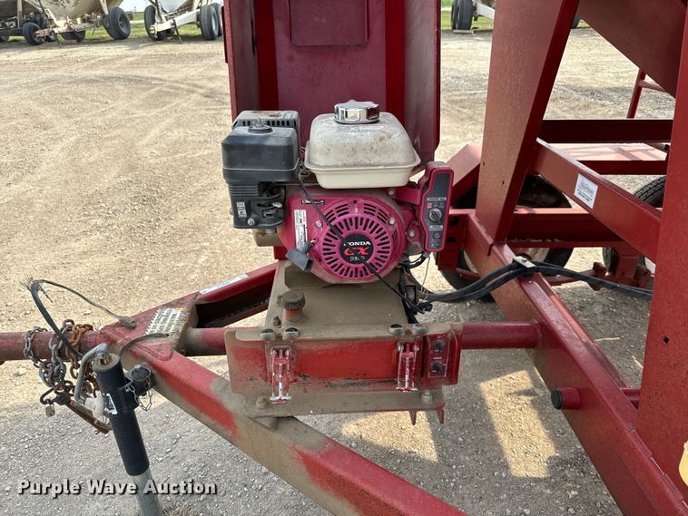 image for item NH9113 Feed Train  6000A seed tender