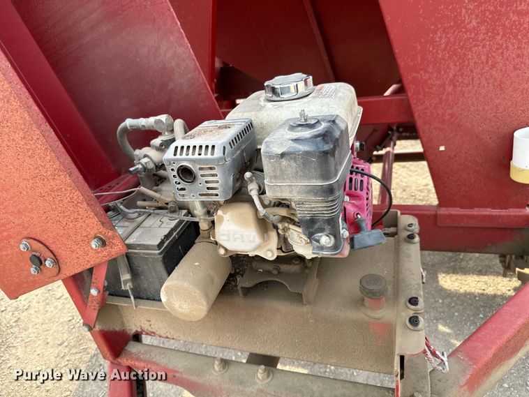 image for item NH9113 Feed Train  6000A seed tender