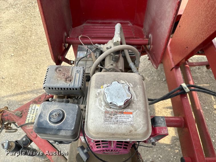 image for item NH9113 Feed Train  6000A seed tender