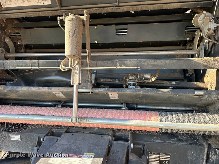 image for item NT9071 2017 Kubota  BV4580 round baler