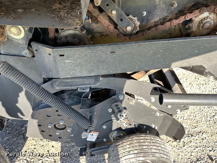 image for item NT9071 2017 Kubota  BV4580 round baler