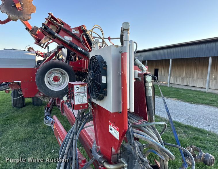 image for item NT9074 2009 Case IH 1240 Early Riser split row planter