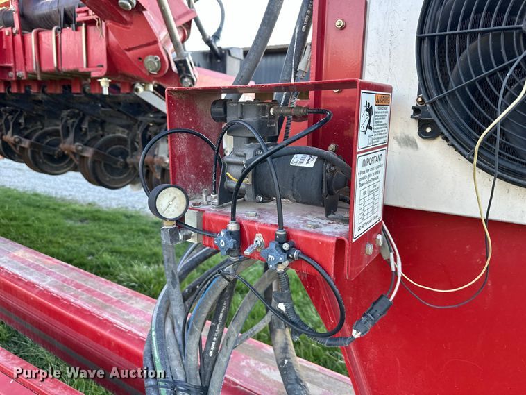 image for item NT9074 2009 Case IH 1240 Early Riser split row planter