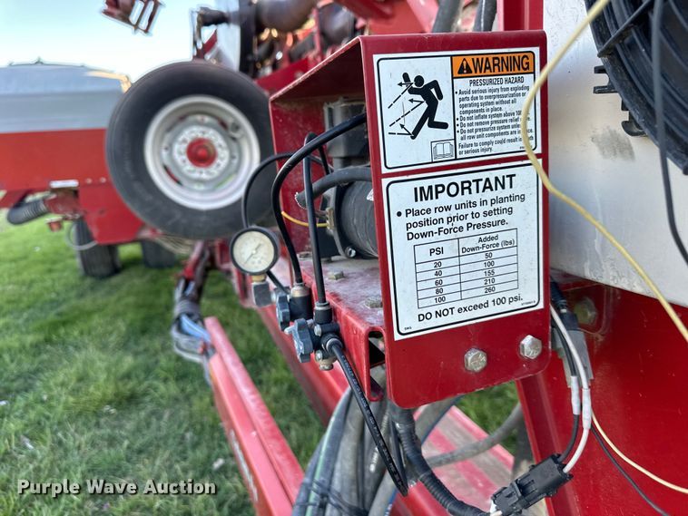 image for item NT9074 2009 Case IH 1240 Early Riser split row planter