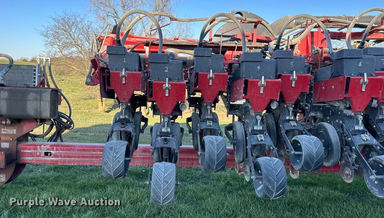 image for item NT9074 2009 Case IH 1240 Early Riser split row planter