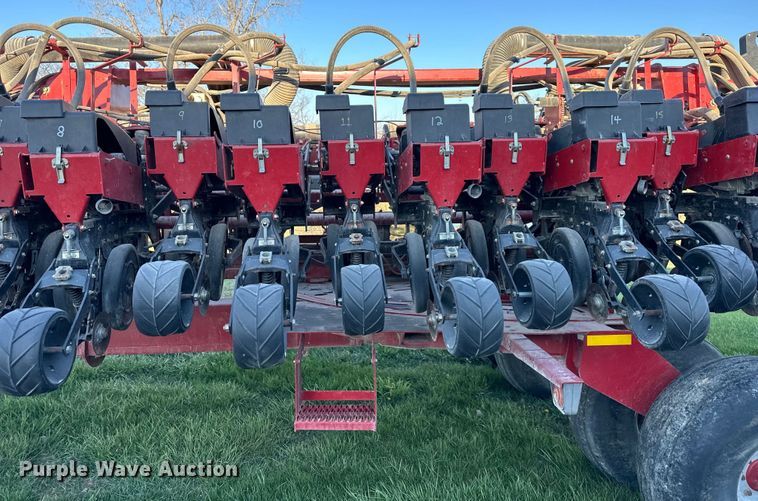 image for item NT9074 2009 Case IH 1240 Early Riser split row planter