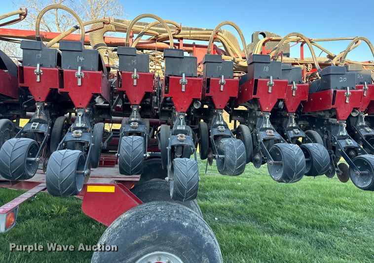 image for item NT9074 2009 Case IH 1240 Early Riser split row planter