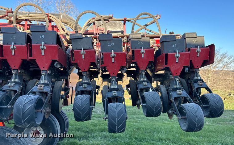 image for item NT9074 2009 Case IH 1240 Early Riser split row planter