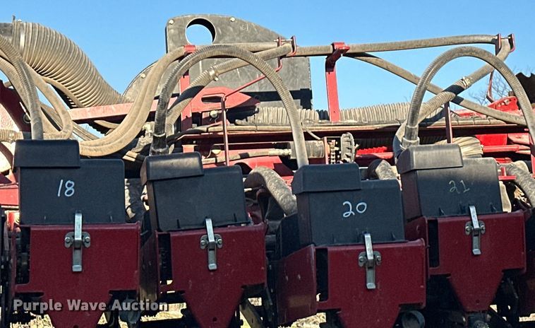 image for item NT9074 2009 Case IH 1240 Early Riser split row planter