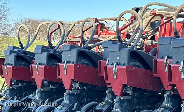 image for item NT9074 2009 Case IH 1240 Early Riser split row planter