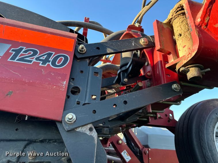 image for item NT9074 2009 Case IH 1240 Early Riser split row planter