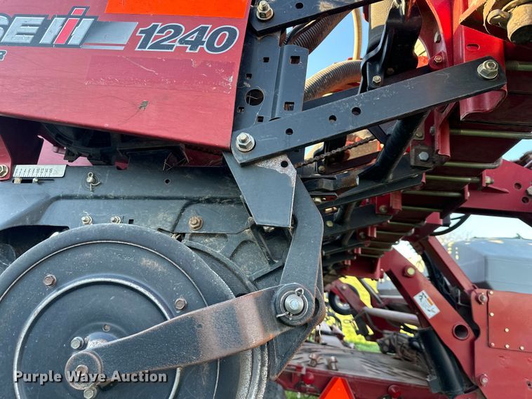image for item NT9074 2009 Case IH 1240 Early Riser split row planter