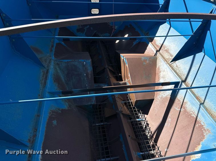 image for item OA9593 Kinze 1040 grain cart