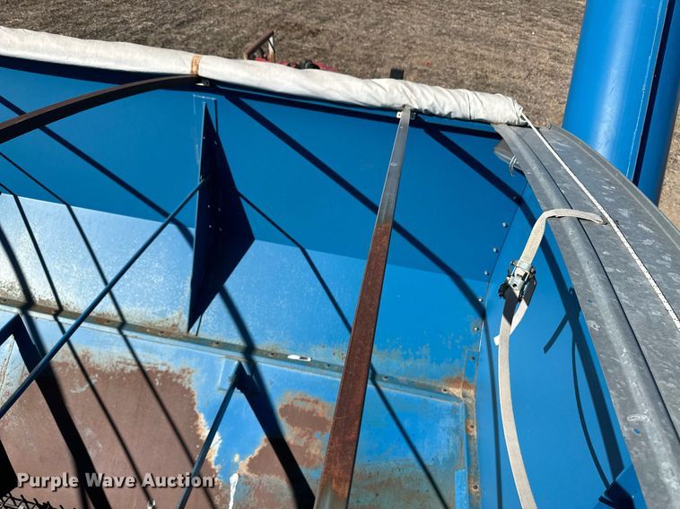 image for item OA9593 Kinze 1040 grain cart