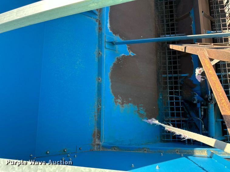 image for item OA9593 Kinze 1040 grain cart