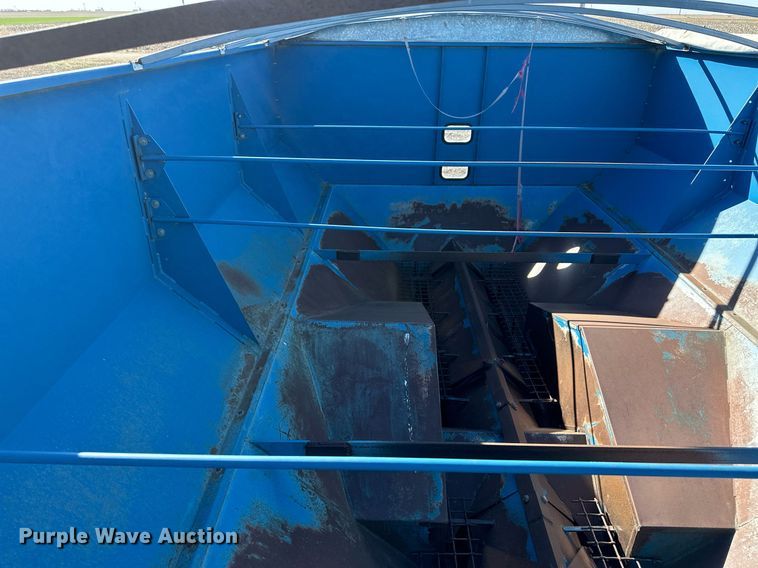 image for item OA9593 Kinze 1040 grain cart