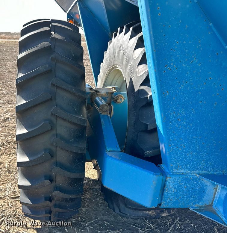 image for item OA9593 Kinze 1040 grain cart