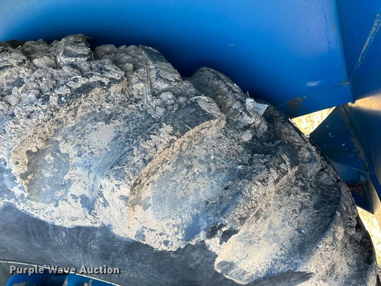 image for item OA9593 Kinze 1040 grain cart