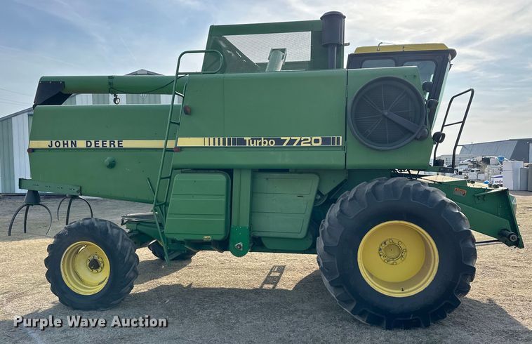 image for item OE9049 1983 John Deere 7720 Turbo combine